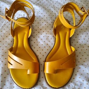 Sarto by Franco Sarto leather sandals size 7